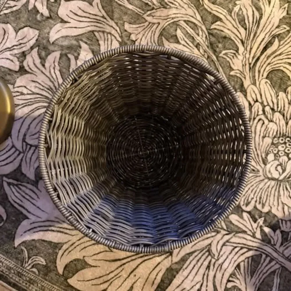 Wicker Trash Can and Trash Bags